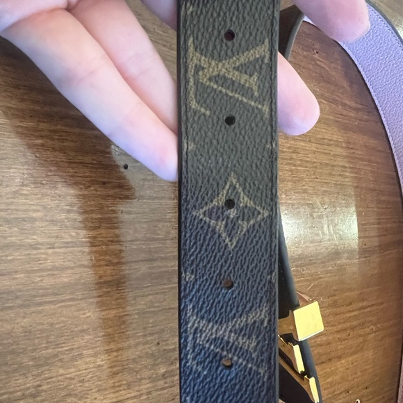 LV Initiales Reversible Belt - Picture 9 of 13